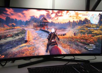 تفاوت مانیتور گیمینگ تخت و خمیده