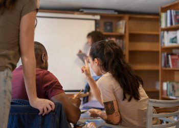 استفاده از ویدیوپروژکتور در مدرسه