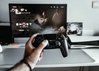 نحوه اتصال کنسول بازی به مانیتور به صورت قدم به قدم