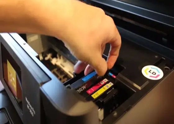 کارتریج پر ولی پیغام خالی می دهد